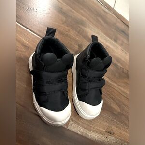 Baby zara sneakers size 22
